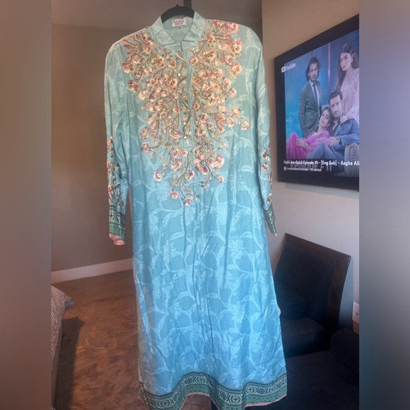 Sania Maskatiya outfit - Picture 1 of 1